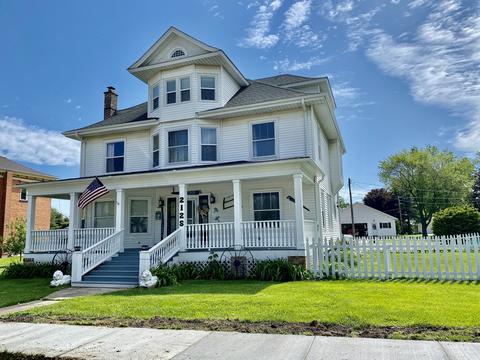 212 S Main St, Creston, IL 60113 photo 1