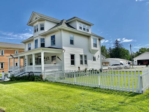 212 S Main St, Creston, IL 60113 photo 5