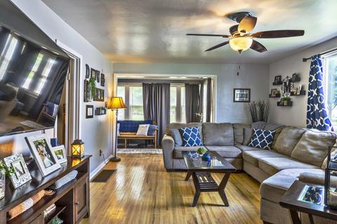 429 E State St, Paxton, IL 60957 photo 7