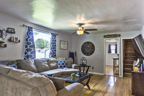 429 E State St, Paxton, IL 60957 photo 6