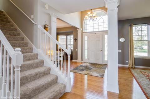 4430 Whitehall Ln, Algonquin, IL 60102 photo 2