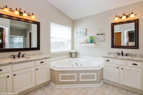 4430 Whitehall Ln, Algonquin, IL 60102 photo 14