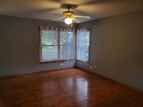 11 N Rose Ave, Addison, IL 60101 photo 2