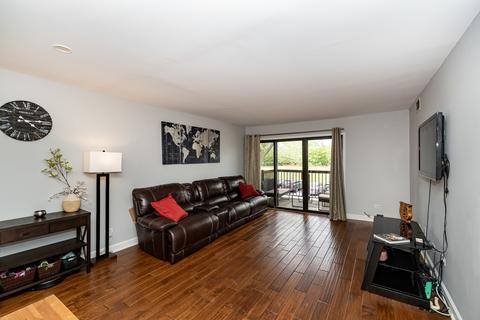 1201 Pleasant Run Dr #312, Wheeling, IL 60090 photo 2