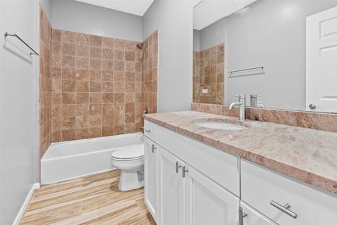 633 E Bowen Ave #GW, Chicago, IL 60653 photo 15