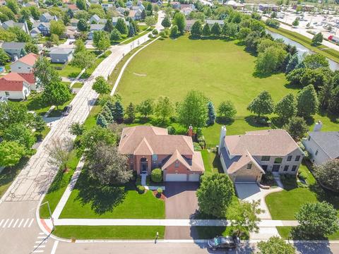 12451 Lily Ln, Plainfield, IL 60585 photo 2