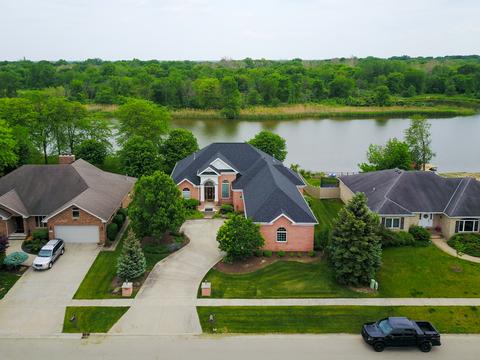 699 Edgewater Dr, Morris, IL 60450 photo 2