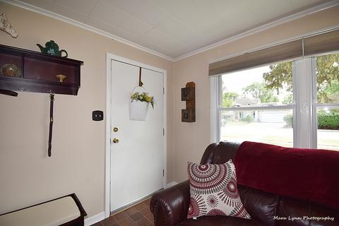 808 Shuler St, Elgin, IL 60123 photo 4