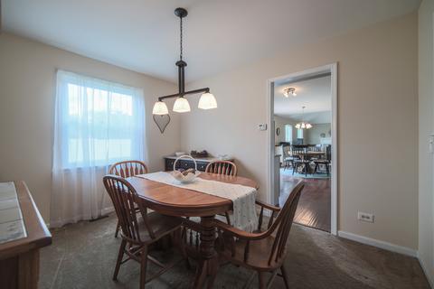 1040 Newcastle Ln, Aurora, IL 60506 photo 8