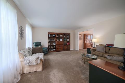 1040 Newcastle Ln, Aurora, IL 60506 photo 5