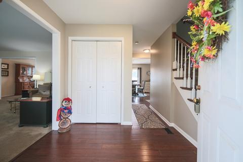 1040 Newcastle Ln, Aurora, IL 60506 photo 3