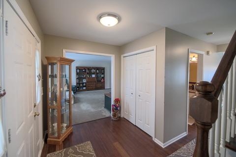 1040 Newcastle Ln, Aurora, IL 60506 photo 4