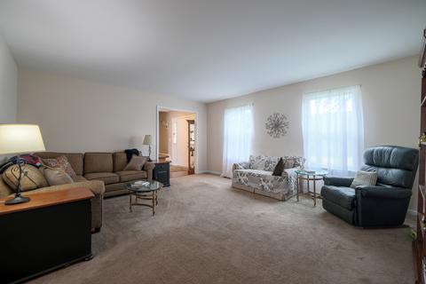 1040 Newcastle Ln, Aurora, IL 60506 photo 6