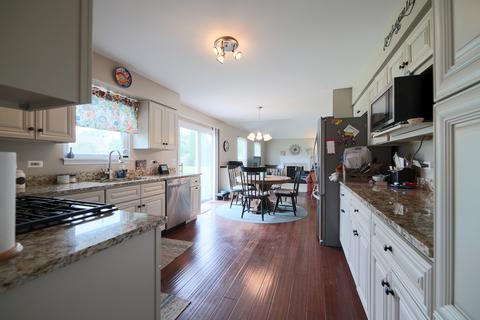 1040 Newcastle Ln, Aurora, IL 60506 photo 10