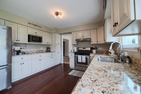 1040 Newcastle Ln, Aurora, IL 60506 photo 13