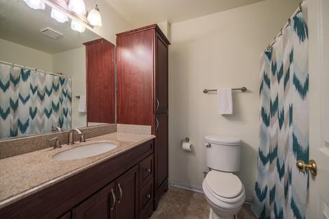 1040 Newcastle Ln, Aurora, IL 60506 photo 19