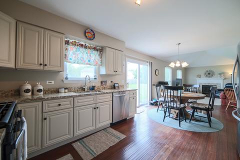1040 Newcastle Ln, Aurora, IL 60506 photo 11