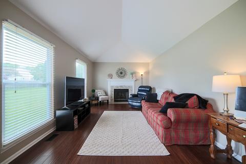 1040 Newcastle Ln, Aurora, IL 60506 photo 17