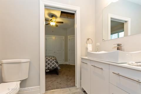 527 E 42nd Pl, Chicago, IL 60653 photo 12