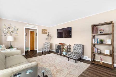1492 S 6th Ave, Des Plaines, IL 60018 photo 3