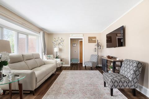 1492 S 6th Ave, Des Plaines, IL 60018 photo 4