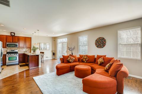 351 Bakers Ct, Lakemoor, IL 60051 photo 2