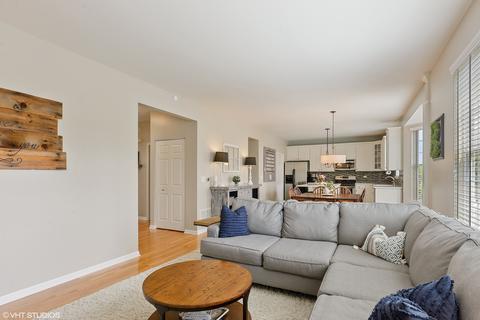 372 Becker Pl E, Sycamore, IL 60178 photo 3