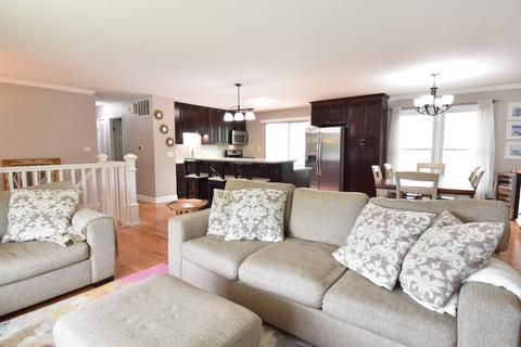 765 Freeman Rd, Hoffman Estates, IL 60192 photo 3