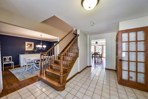 306 Longfellow Dr, Wheaton, IL 60189 photo 3