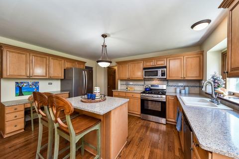 306 Longfellow Dr, Wheaton, IL 60189 photo 4