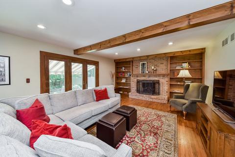 306 Longfellow Dr, Wheaton, IL 60189 photo 6