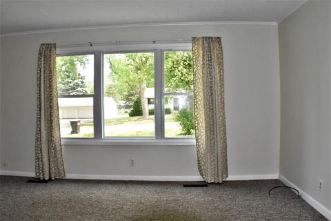 1621 Highview Ave, Mchenry, IL 60050 photo 2