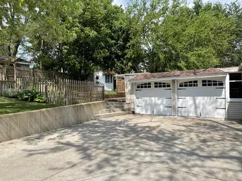 621 5th St, Peru, IL 61354 photo 4