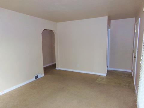 802 E 3rd St, Belvidere, IL 61008 photo 9
