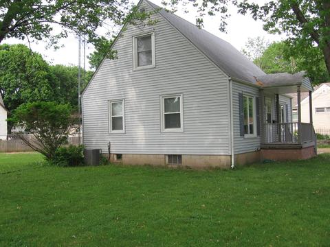 802 E 3rd St, Belvidere, IL 61008 photo 2