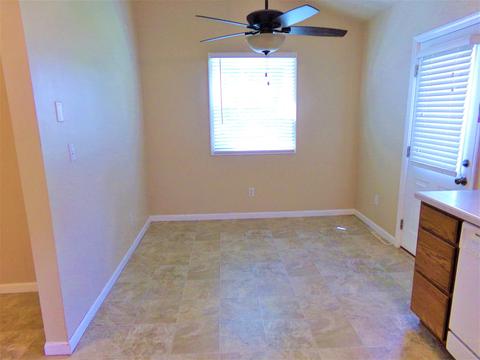 802 E 3rd St, Belvidere, IL 61008 photo 8
