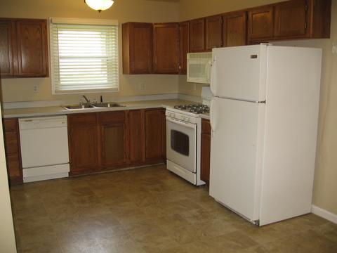 802 E 3rd St, Belvidere, IL 61008 photo 6