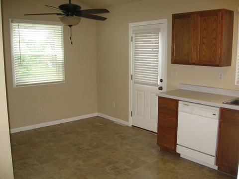802 E 3rd St, Belvidere, IL 61008 photo 7