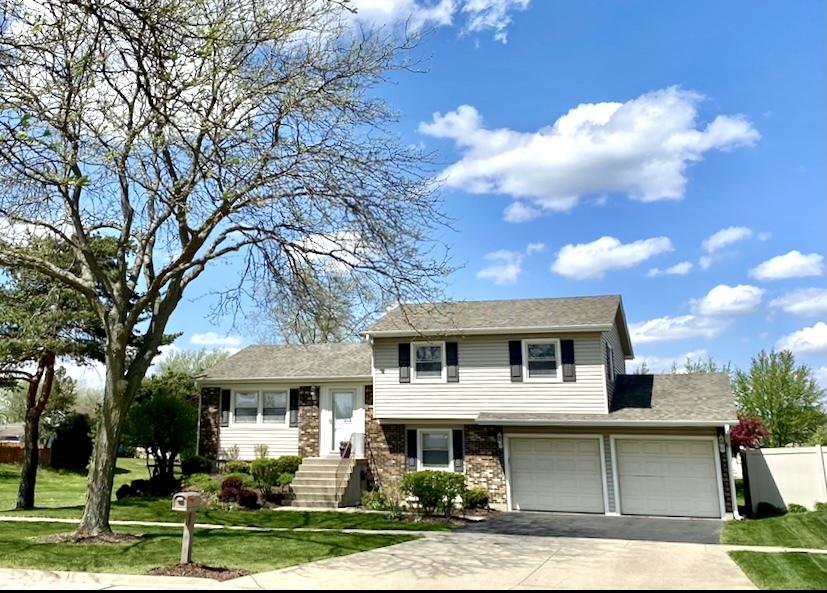  1820 Westbury Dr, Hoffman Estates, IL 60192 photo 1
