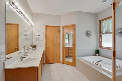 7509 Timber Trl, Mchenry, IL 60050 photo 13