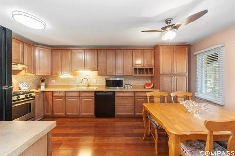 721 Lakeside Circle Dr, Wheeling, IL 60090 photo 2