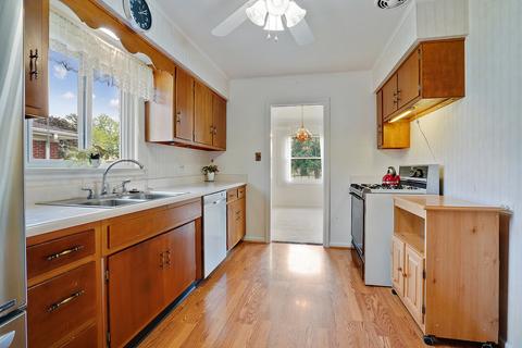1408 Pendleton Ln, Glenview, IL 60025 photo 9