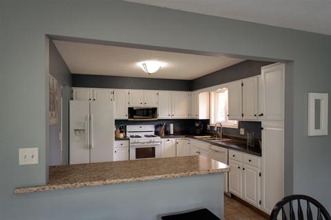 1301 Schroeder Dr, Normal, IL 61761 photo 5