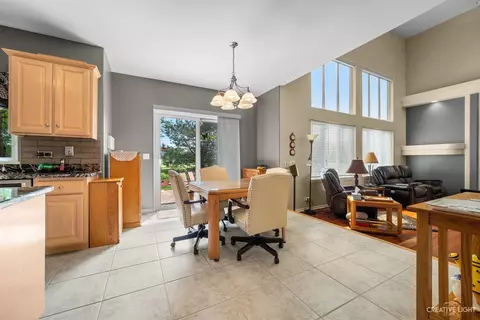 2516 Pinehurst Dr, Aurora, IL 60506 photo 9