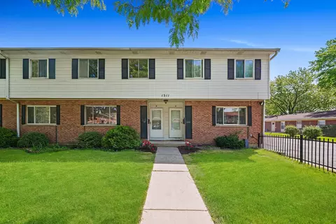1311 Monomoy St #E, Aurora, IL 60506 photo 1