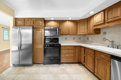 432 Lance Dr, Des Plaines, IL 60016 photo 2