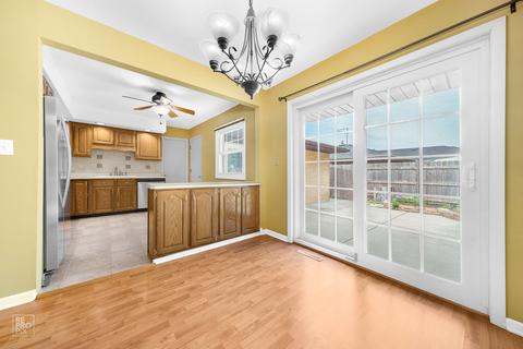 432 Lance Dr, Des Plaines, IL 60016 photo 4