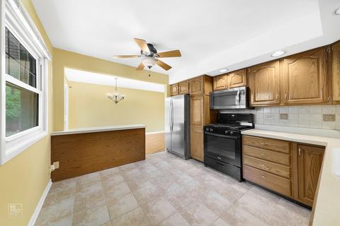 432 Lance Dr, Des Plaines, IL 60016 photo 3