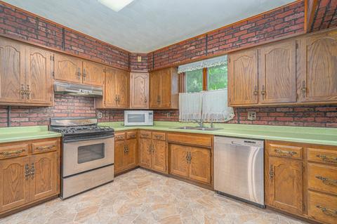 136 E 1st St, Braidwood, IL 60408 photo 8