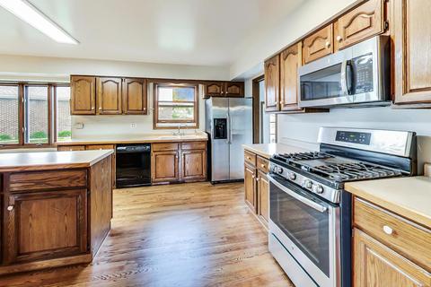 1290 W Dovington Dr, Hoffman Estates, IL 60169 photo 8